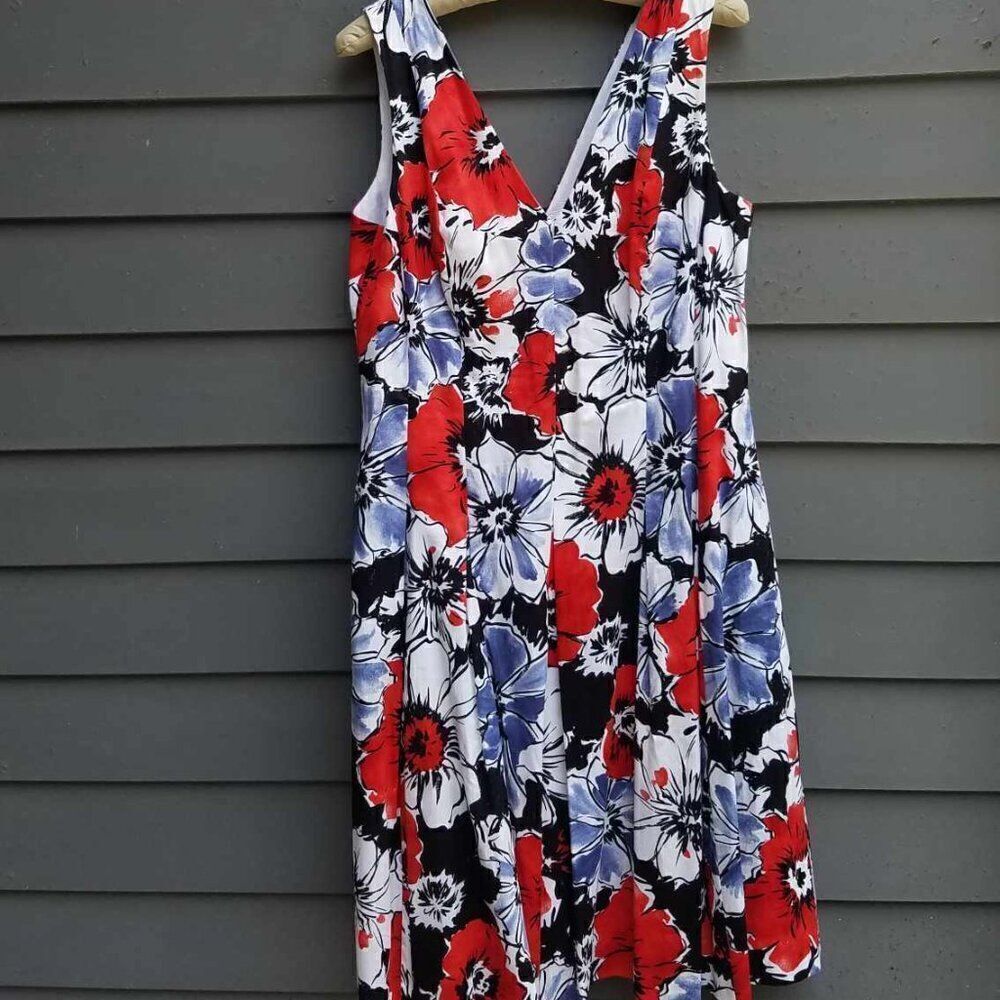 Anne Klein Black White Gray Red Floral Fit & Flare V Neck Dress see measurements